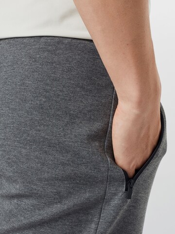 BURTON MENSWEAR LONDON Regular Shorts in Grau