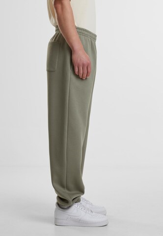 Tapered Pantaloni di Urban Classics in verde