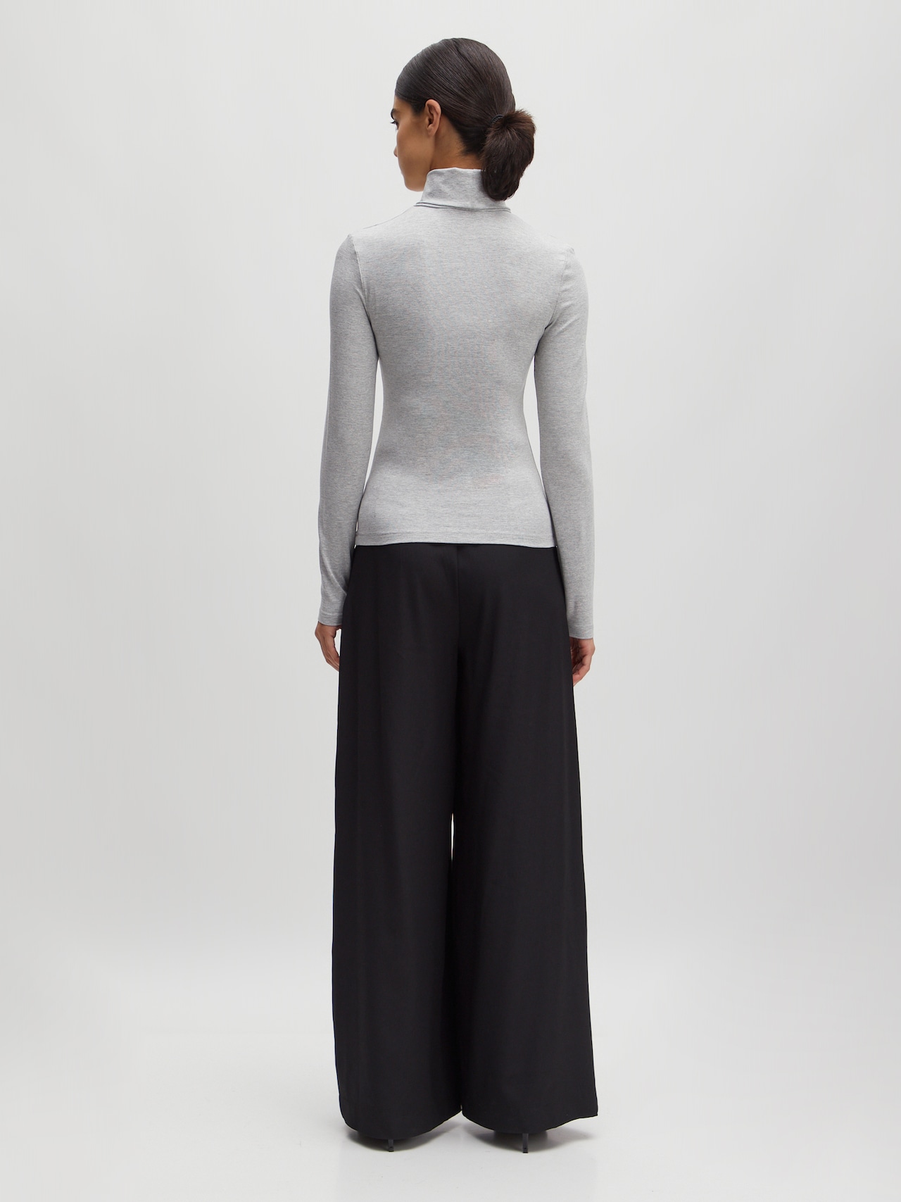 EDITED Producten Shirt 'Raya' Grijs