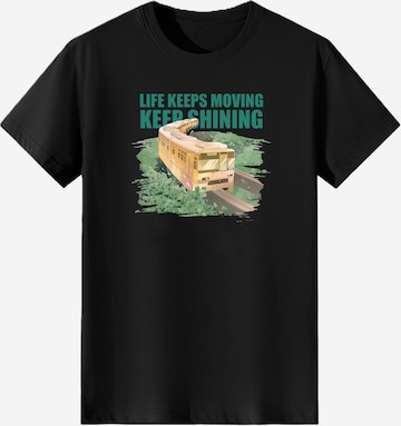 T-shirt 'Women Healing Forest Tram LIFE KEEPS MOVING Print T-Shirt' LapaPlus en noir : devant