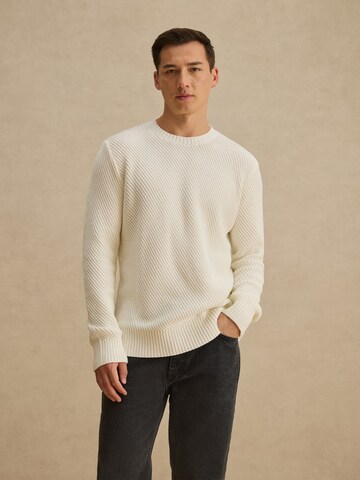 DAN FOX APPAREL Sweater 'Justus' in White: front