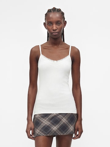 Top de la HOLLISTER pe alb: față