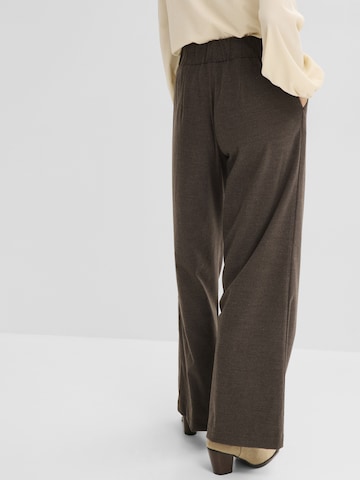 Wide leg Pantaloni di bonprix in marrone
