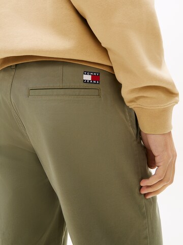 Tommy Jeans Regular Trousers 'SCANTON' in Green