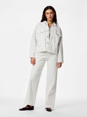 Veste mi-saison 'PCElma' PIECES en blanc