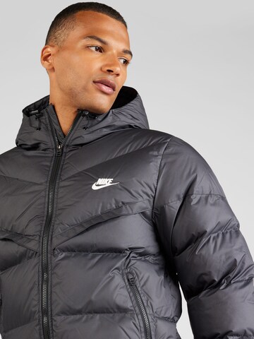 Nike Sportswear Winterjacke in Schwarz