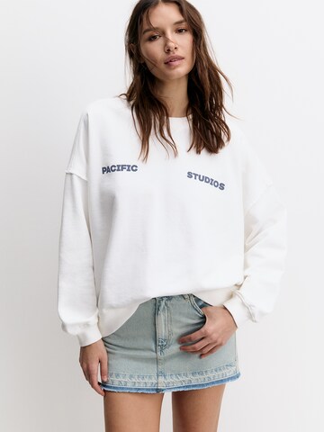 Sweat-shirt Pull&Bear en blanc