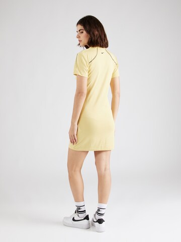 Abito di Nike Sportswear in oro