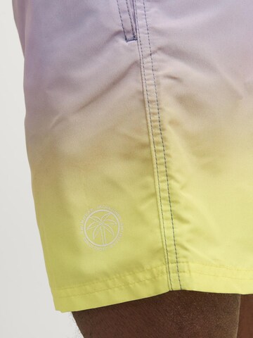 JACK & JONES Badeshorts i gul