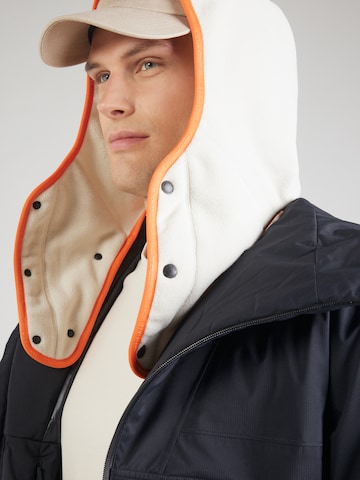 NAPAPIJRI Urheilutakki 'RAINFOREST' värissä musta