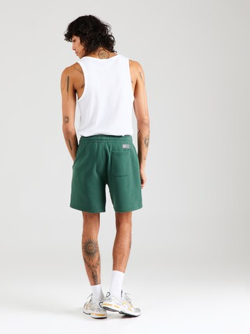 Abercrombie & Fitch Normalny krój Spodnie w kolorze zielony