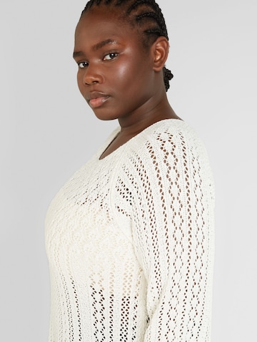 Pullover 'Nola' di ONLY Carmakoma in bianco