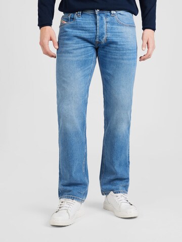 DIESEL Regular Jeans '1985 LARKEE' in Blauw: voorkant