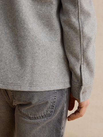 DAN FOX APPAREL Comfort fit Srajca 'Ali' | siva barva