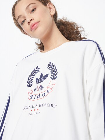 ADIDAS ORIGINALS Sweatshirt 'With Crest Graphic' in White