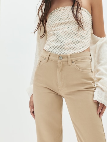 Pull&Bear Regular Jeans in Beige