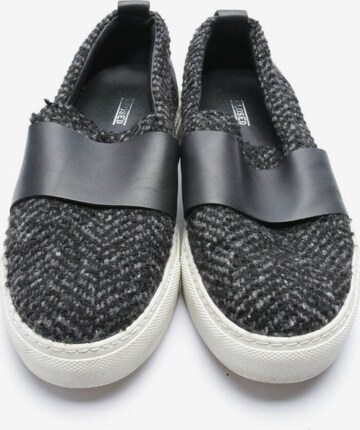 Closed Flats & Loafers in 37 in Black