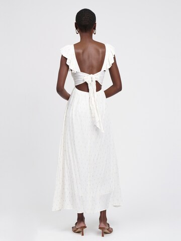 Rochie de la Influencer pe alb