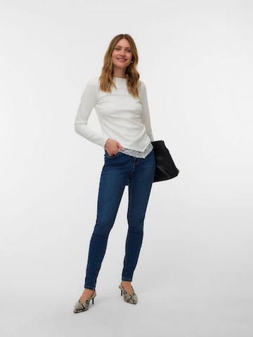 Top di VERO MODA in bianco