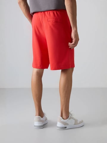 Tommy Life Regular Pants in Red