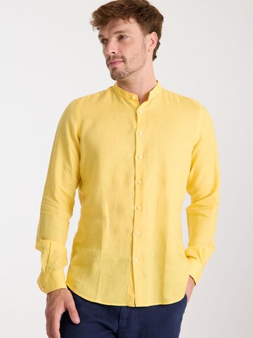 Camicia business 'Caravaggio Linen Man Shirt Green' di 7Camicie in giallo: frontale