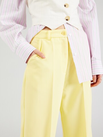 Peppercorn Loose fit Trousers with creases 'Ginette' in Yellow