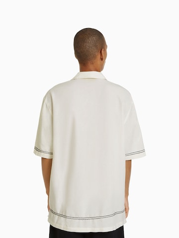 BershkaComfort Fit Košulja - bijela boja