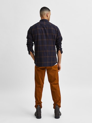 SELECTED HOMME - Ajuste estrecho Camisa en marrón