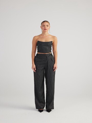 Wide Leg Pantalon chino HOLLY LOLLY en noir : devant