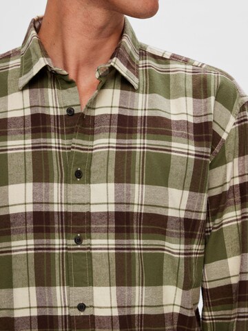 SELECTED HOMME Comfort fit Button Up Shirt 'Owen' in Green