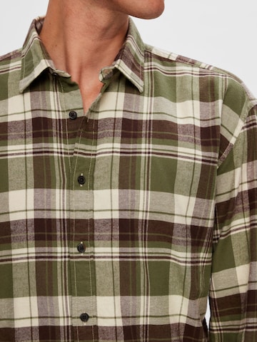 SELECTED HOMME - Ajuste confortable Camisa 'Owen' en verde