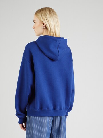 Gina Tricot Sweatshirt i blå