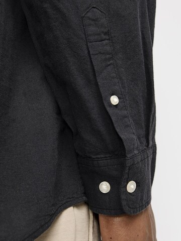 Jack & Jones Plus Regular fit Button Up Shirt 'JJEBreeze' in Black