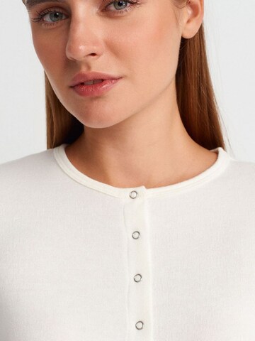 Dilvin Knit Cardigan in White