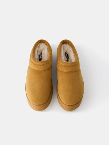 Bershka Slipper i beige