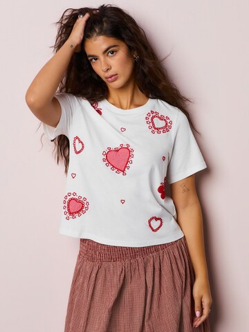 Next Тениска в бяло: отпред