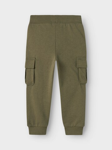 Tapered Pantaloni 'Oli' di NAME IT in verde