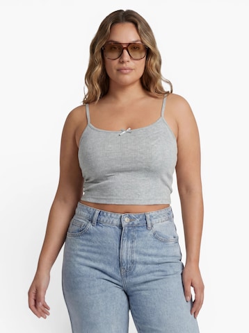 PIECES - Top en gris: frente