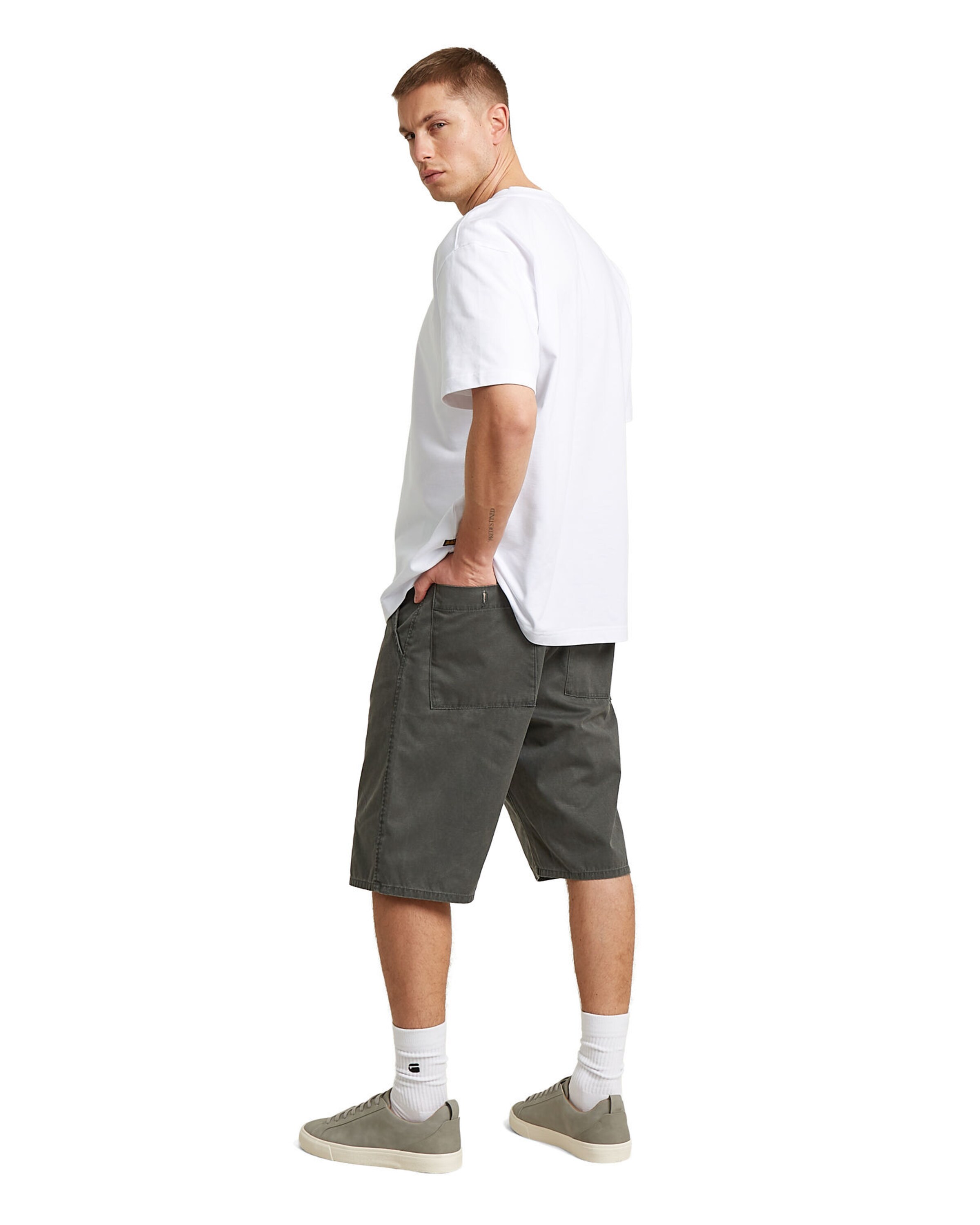 G-STAR Regular Chino 'Pleated Chino Shorts' in Grijs