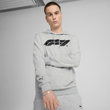 PUMA Sportsweatshirt 'F1® ESS' in Grijs: voorkant