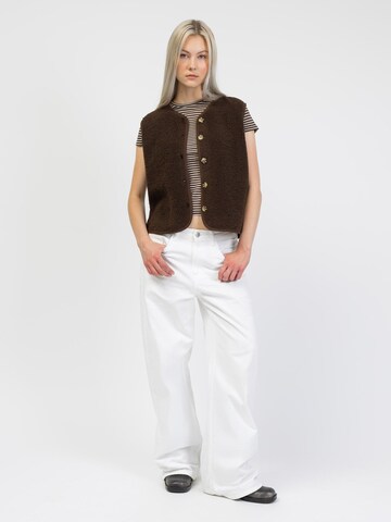 BROKE + SCHÖN Knitted Vest in Brown