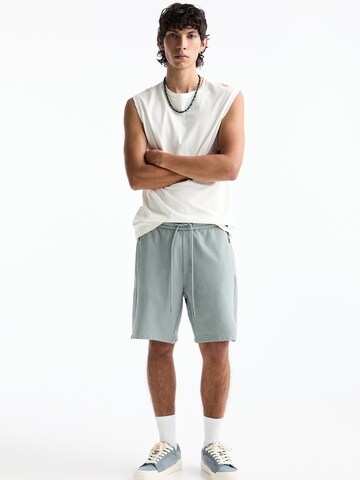 Pull&Bear Loosefit Shorts in Grün