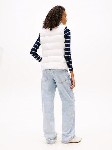 Tommy Jeans Liivi värissä valkoinen