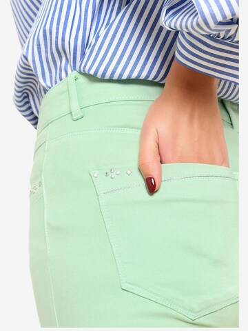 Coupe slim Pantalon LolaLiza en vert