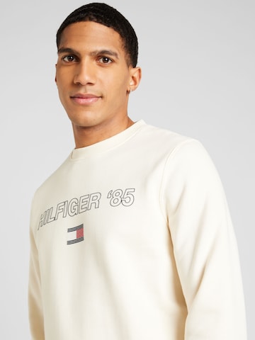 TOMMY HILFIGER Sweatshirt '85' in Beige