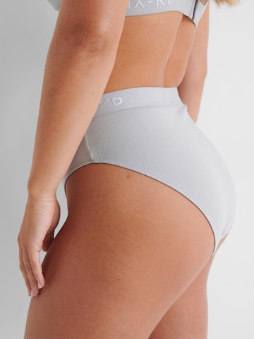 Slip 'Finnia' di hunkemöller x NA-KD in grigio