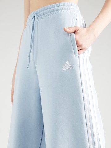ADIDAS SPORTSWEAR Široke hlačnice Športne hlače 'Essentials' | modra barva