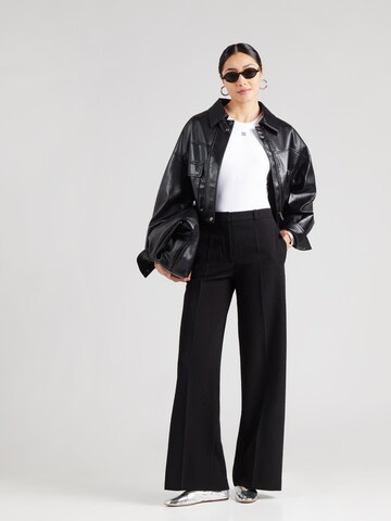 balta HUGO Marškinėliai-glaustinukė 'Dasiel'