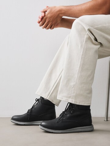 Next Schnürboots in Schwarz