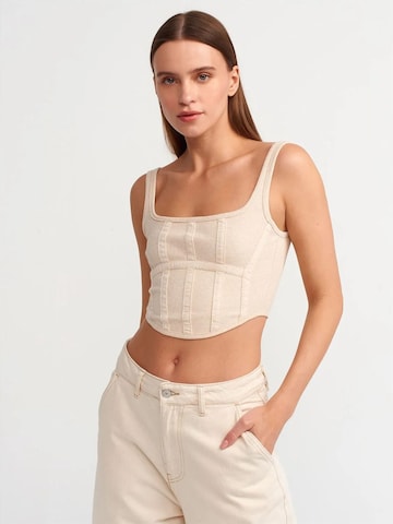 Dilvin Top in Beige: front
